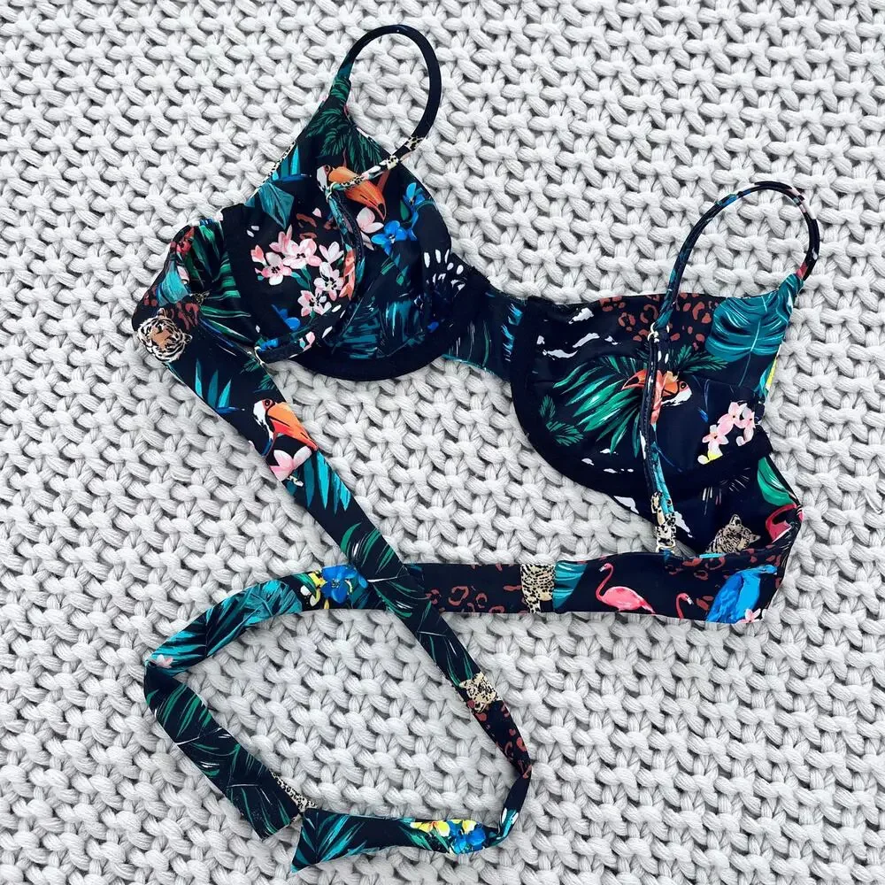 Skatie• ‘Kate’ Bikini Top in PARADISE